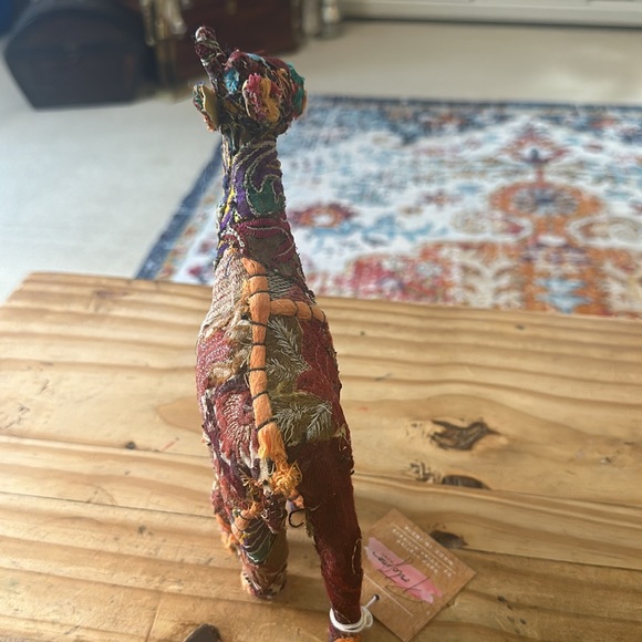 Portofino Home Boho Handcrafted Indian Paper Mache Sari Fabric Giraffe Figurine. - Picture 7 of 9
